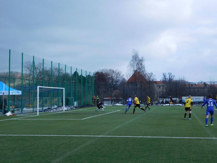 Piłkarze III-ligowego Górnika Wałbrzych zremisowali u siebie 1:1 z Foto-Higieną Błyskawicą Gać