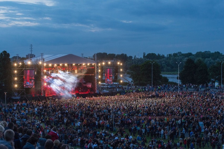 Wianki nad Wisłą zgromadziło 100 tys warszawiaków.