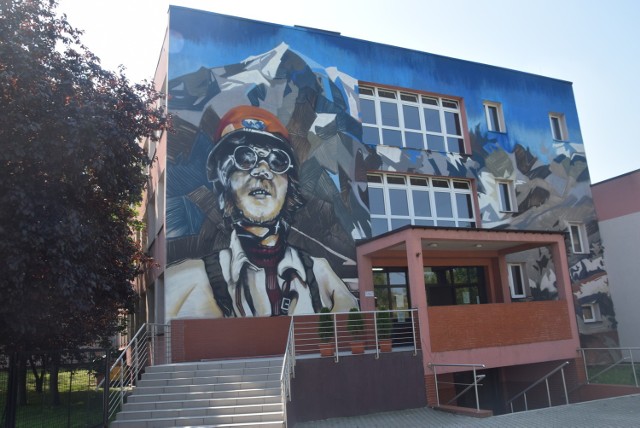 Mural na ścianie SP 10 im. Jerzego Kukuczki w Mikołowie