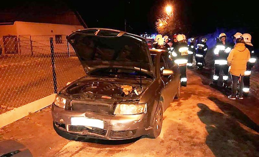 Nocne zderzenie aut w Zarzeczu. Półtoragodzinna akcja strażaków