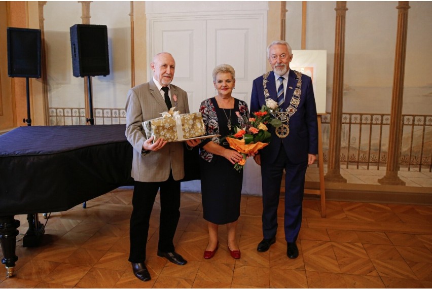 Złote Gody w Wejherowie. Kolejne pary odznaczone medalami "Róży" za długoletnie pożycie małżeńskie | ZDJĘCIA