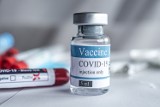 Szczepionka na COVID-19 firmy Pfizer jest skuteczna także w przypadku mutacji koronawirusa. Informuje producent