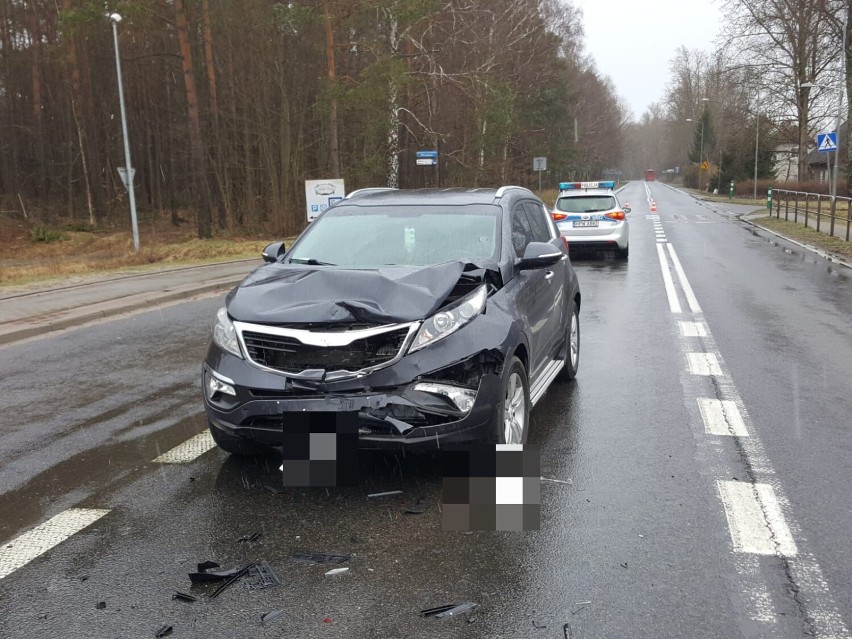 Zderzenie samochodów na ulicy Pilskiej w Szczecinku. Kierująca w szpitalu [zdjęcia]