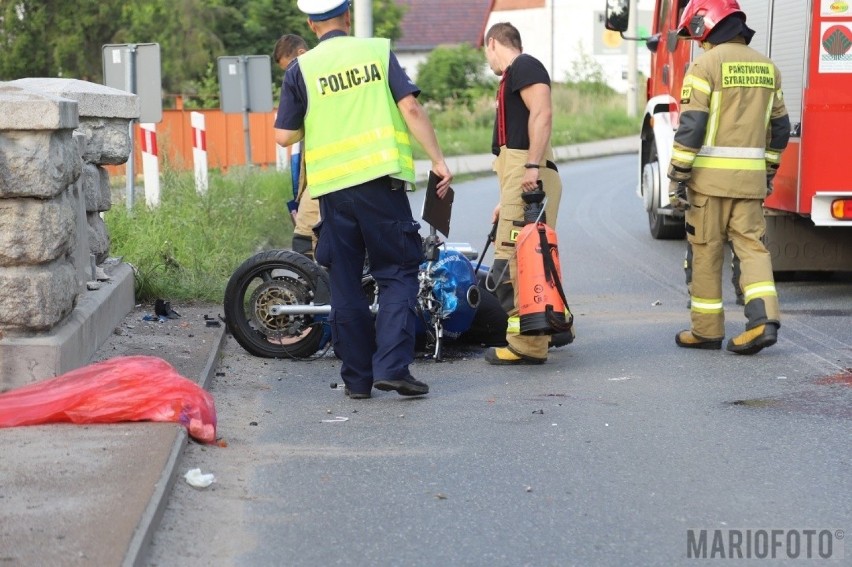 Wypadek w Kępie. Motocyklista uderzył w barierę mostu. 21-latek zmarł w szpitalu w Opolu