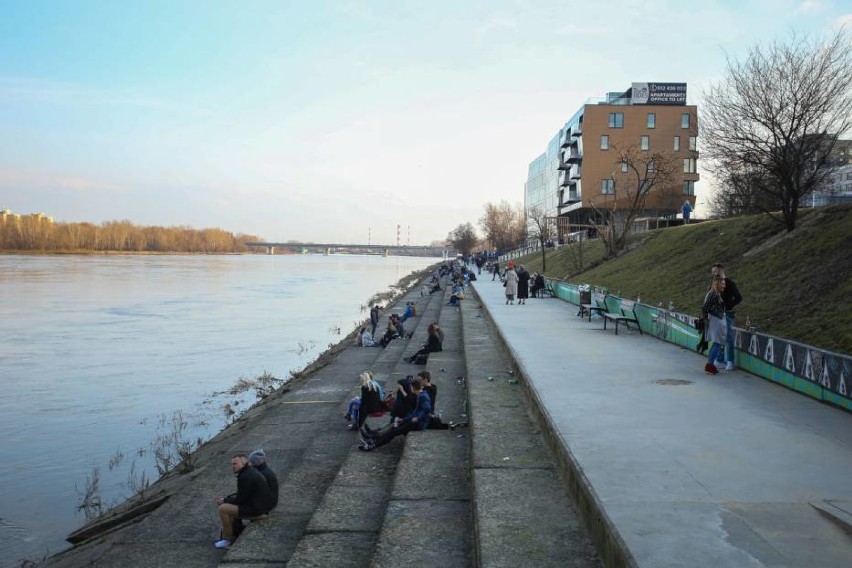 Picie piwa bulwarach nad Wisłą. Ministerstwo Zdrowia podjęło...