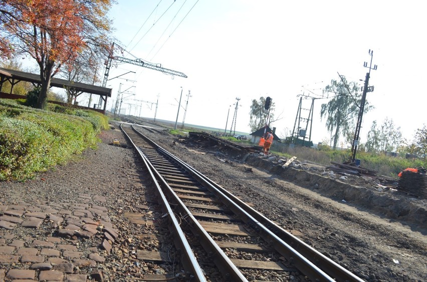 Remont peronów na stacji PKP w Krzepowie 