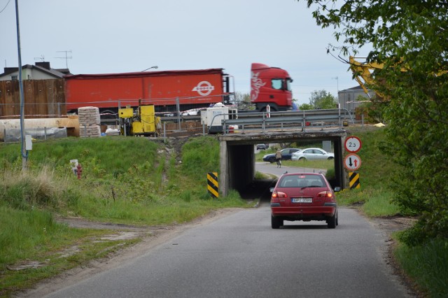 Trwa rozbiórka wiaduktu na Wojska Polskiego, tunel na Twardosławickiej na razie otwarty