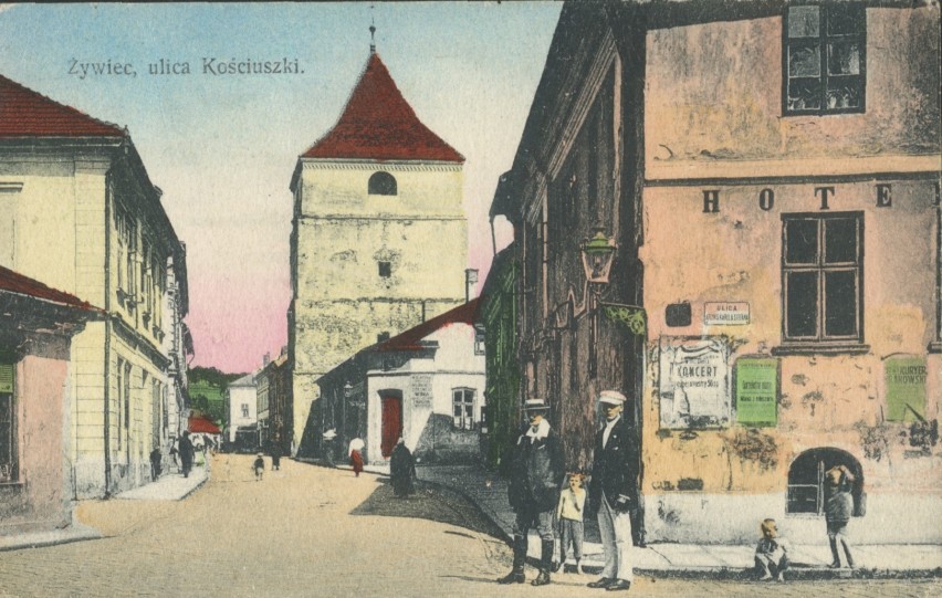 Ulica Kościuszki, widok w stronę dzwonnicy i rynku, początek...
