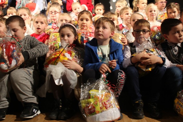 Firma ufundowała także paczki świąteczne, a do Lubuskiego Teatru zaprosiła św. Mikołaja i jego pomocników, którzy obdarowali blisko 350 dzieci!