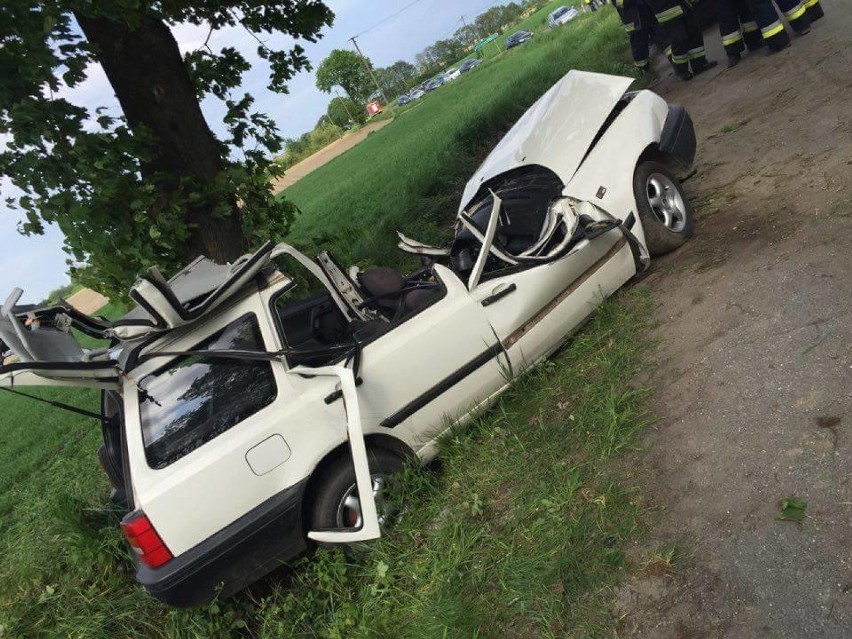 Volkswagenem uderzył w drzewo