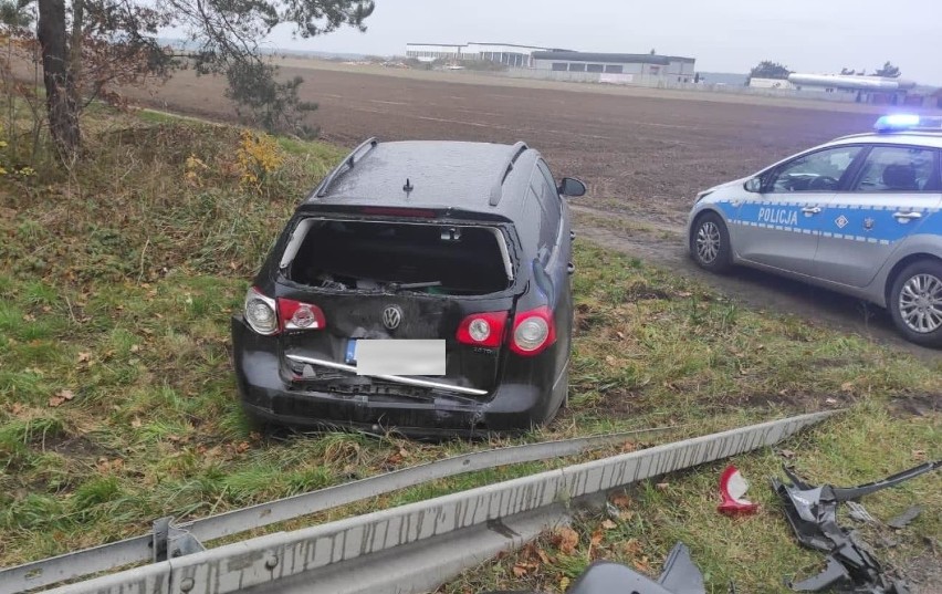 Kolizja na krajowej 94. Ciężarówka wjechała w tył volkswagena passata 