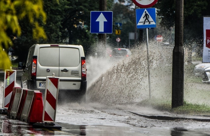 Ostrzeżenie IMGW: w Bydgoszczy intensywne opady deszczu, gwałtowne wzrosty stanów wody na Wiśle i podtopienia