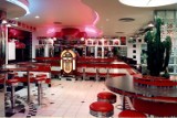 Tak to McDonald's w Warszawie! Niczym przydrożny bar z lat 50. w USA. Szokująca historia zachwycającej restauracji