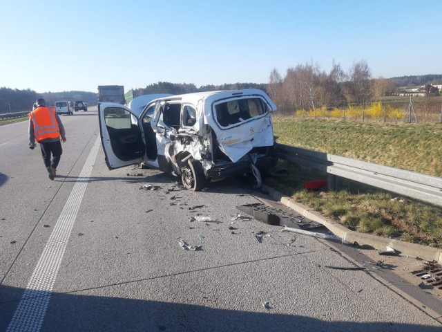 Śmiertelny wypadek na A1 w Głuchowie. Zginął mężczyzna wykonujący prace drogowe, 13.04.2022