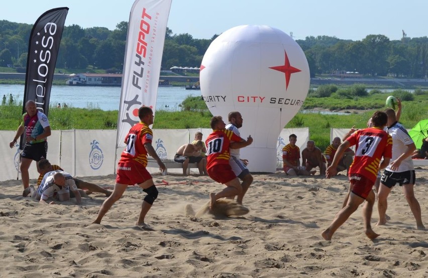 Rugby plażowe. Zwyciężyły drużyny Legii i Syrenek Warszawa...