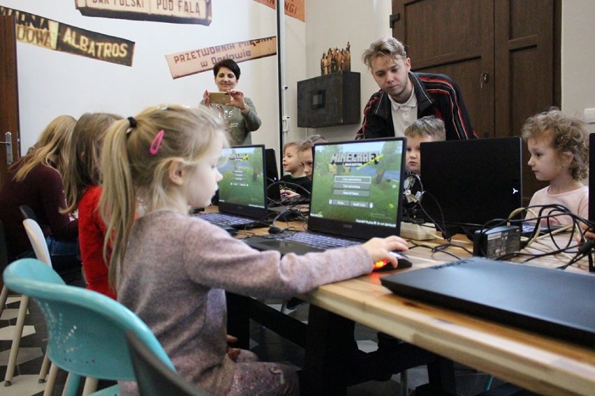 Zajęcia Minecraft z programowaniem w Poczekalni Kultury w Darłowie [ZDJĘCIA]