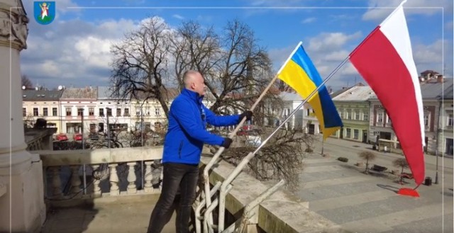Prezydent Ludomir Handzel zachęca do wsparcia miasta partnerskiego Stryj na Ukrainie i organizuje zbiórkę dla uchodźców ze wschodniej Ukrainy, którzy szukają tam schronienia