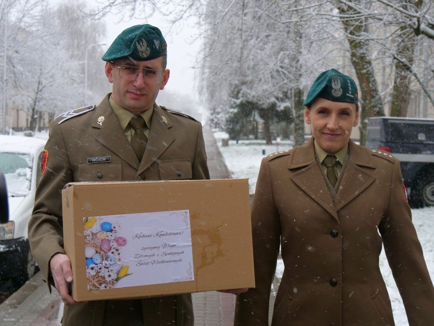 Świąteczna paczka od żołnierzy 16 Tczewskiego Batalionu...
