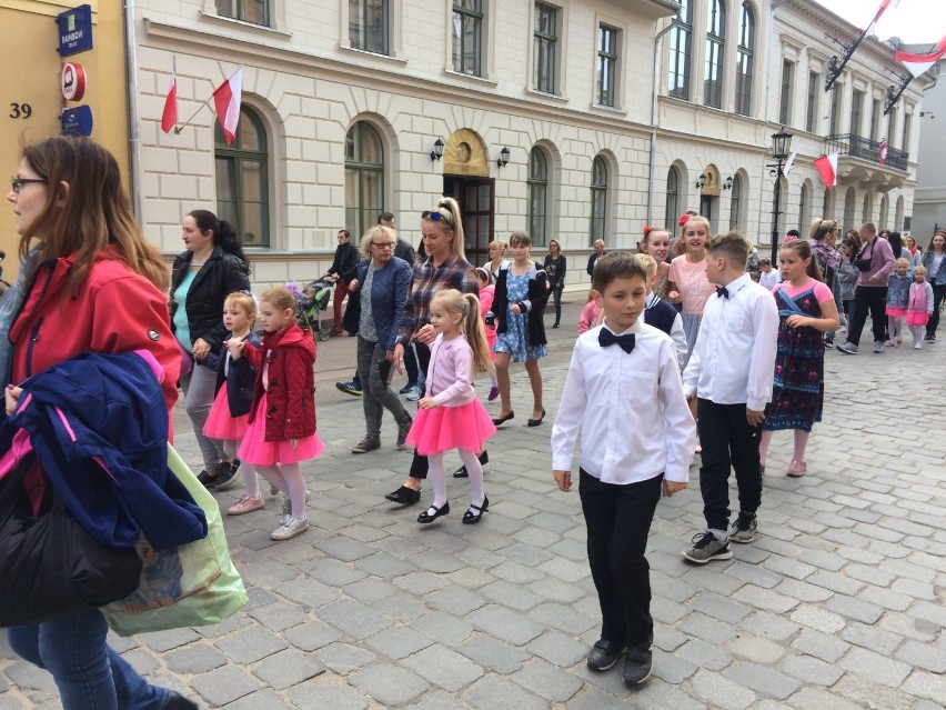 Międzynarodowy Dzień Tańca w Gnieźnie z charytatywnym akcentem [FOTO, VIDEO]