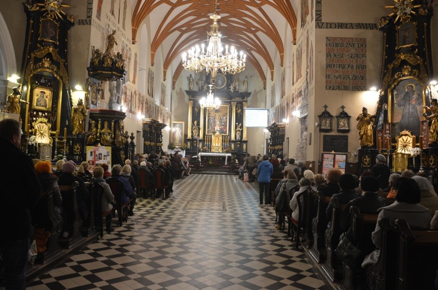 Dzwon Warneńczyka na wieży kościoła farnego w Piotrkowie...