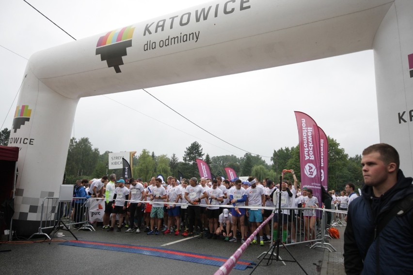 Ponad 4 tys. biegaczy stanęło na starcie Katowice Business...