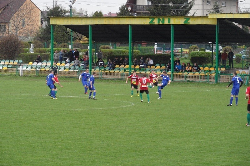 Znicz Kłobuck - Polonia Poraj 2:1. Bolesna porażka Polonii [ZDJĘCIA]