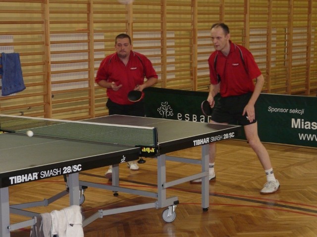 Punkt w meczu z Łowiczem wywalczył Krzysztof Wieczorek (z prawej)