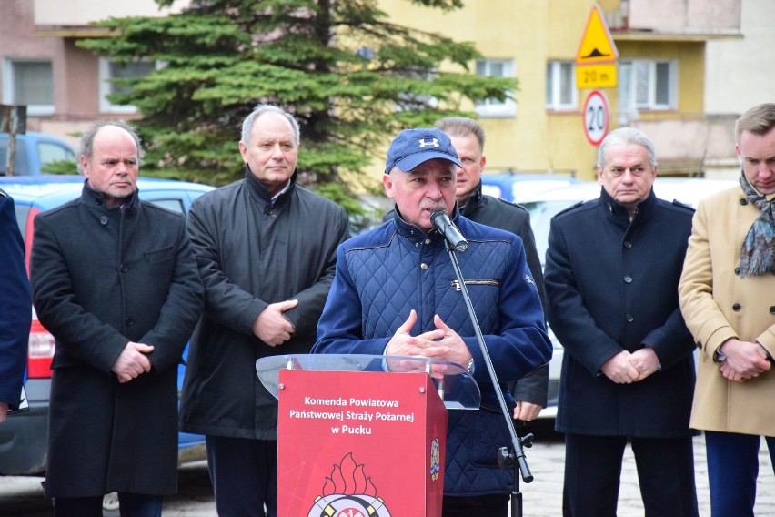 Sprzęt ratowniczy trafił do strażaków OSP w Helu, OSP w Jastrzębiej Górze i PSP w Pucku