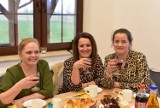 Dzień Kobiet 2022 w Kłaninie: spotkanie przy kawie, winie i słodkościach. Nie zabrakło kwiatów | ZDJĘCIA