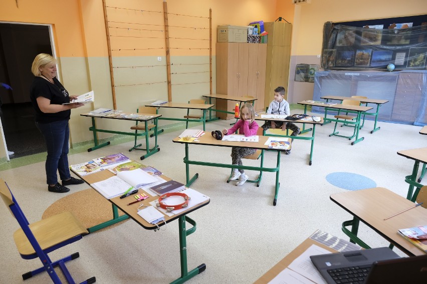 Szkoły w Małopolsce zachodniej. Niepewność, obawy i chaos przed pierwszym szkolnym dzwonkiem [ZDJĘCIA]