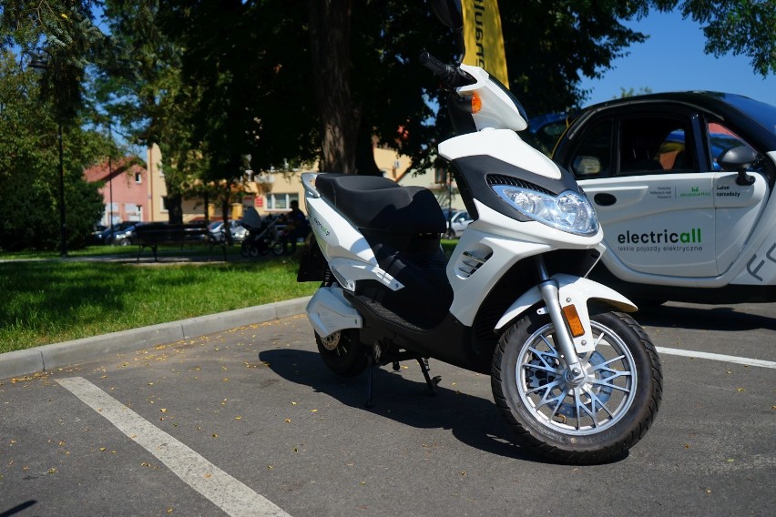 Dzień elektromobilności. Pojazdy elektryczne w centrum Tyczyna