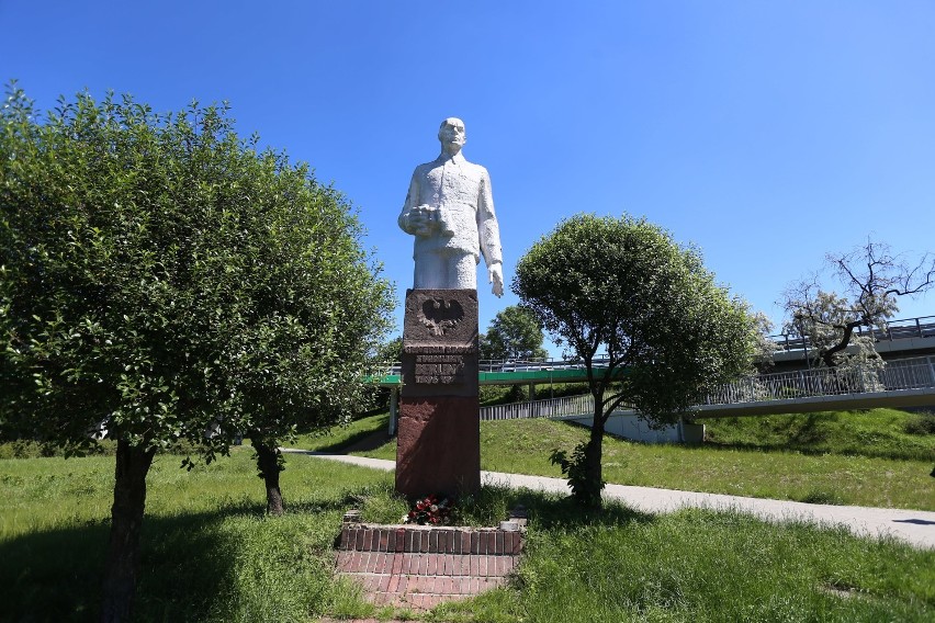 Pomnik generała Berlinga zniknie z Saskiej Kępy. Do końca roku zostanie przeniesiony do Muzeum Historii Polski