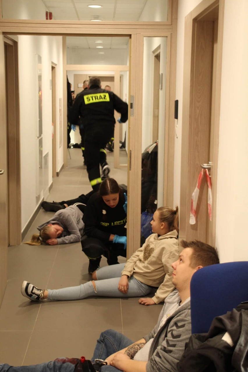 Atak terrorystyczny w Łęczycach! Na szczęście była to tylko inscenizacja w ramach kursu Kwalifikowanej Pierwszej Pomocy dla OSP