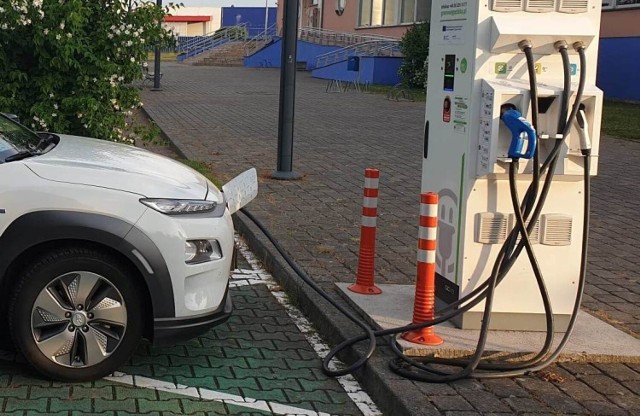 W kwietniu zostaną oddane do użytku dwie stacje ładowania pojazdów elektrycznych przy drodze s3 w Lubuskiem