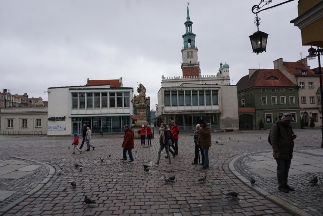 Tak w niedzielne południe wyglądał Stary Rynek i jego okolice.
