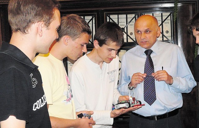 Grzegorz Pietrucha, dyrektor I LO (z prawej), o nieprawidłowściach powiadomił starostwo