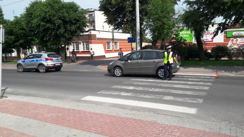 Wypadki w Pajęcznie. Potrącenie na pasach i kraksa na skrzyżowaniu [FOTO]