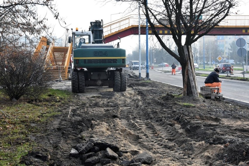 Przebudowa ulicy Piłsudskiego, wylewany jest asfalt [ZDJĘCIA] 