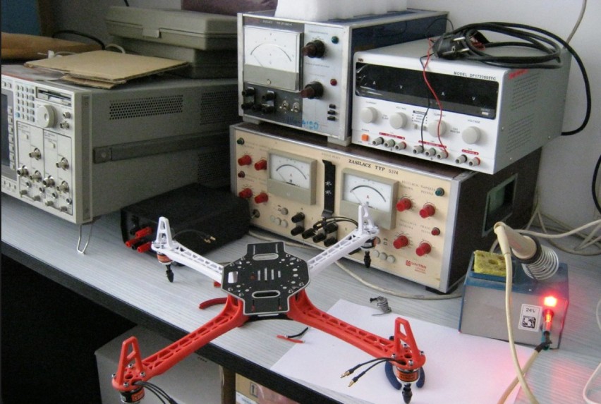 Studenci z Politechniki konstruują drony. Mają rozpoznawać i śledzić ludzi i auta (ZDJĘCIA, FILMY)