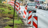 Na ulicach Bydgoszczy praca wre. Sprawdź, gdzie są remonty i utrudnienia na drogach [lista]