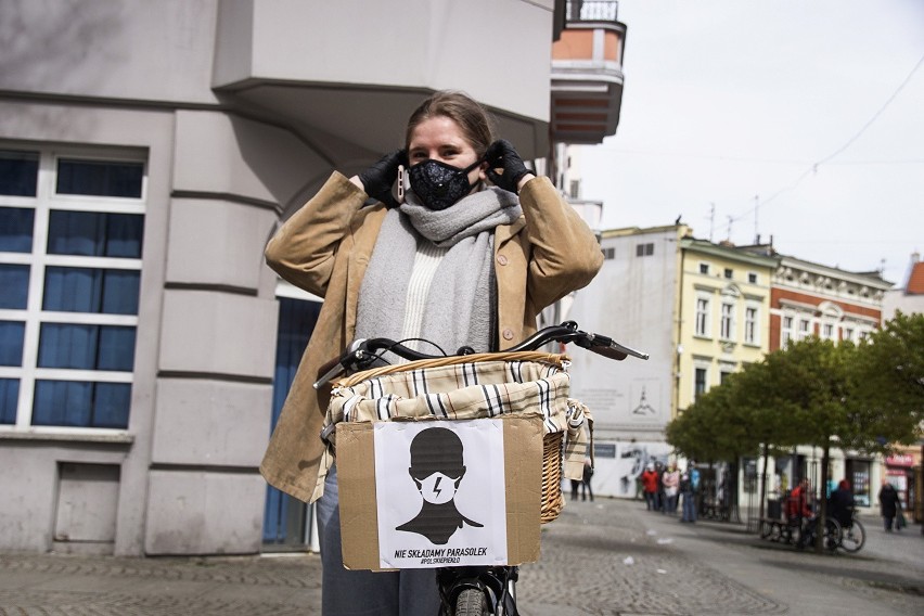 Zielona Góra, 15 kwietnia 2020. Protest kolejkowy na...