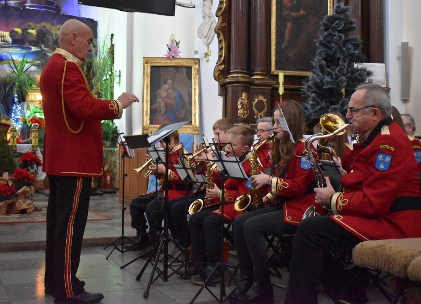 Koncert kolęd w wykonaniu Orkiestry Dętej GOK w kościele św. Michała Archanioła w Choczu