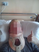 Wypadek w Mszanie. "Sweet focia" policjanta w szpitalu. "Wszystko ok"