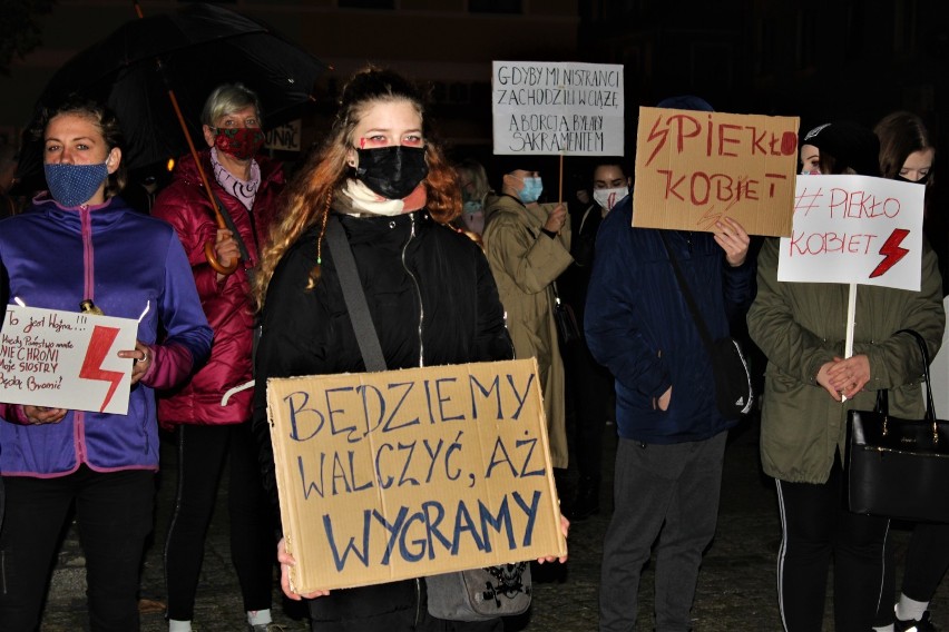 Tak wyglądały protesty kobiet w Łęczycy. TOP 30 zdjęć