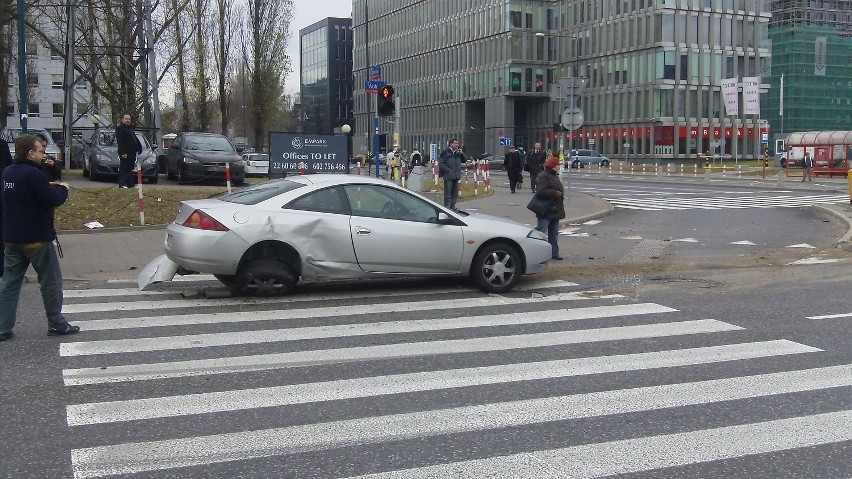 Wypadek na ulicy Wołoskiej (WIDEO, ZDJĘCIA)