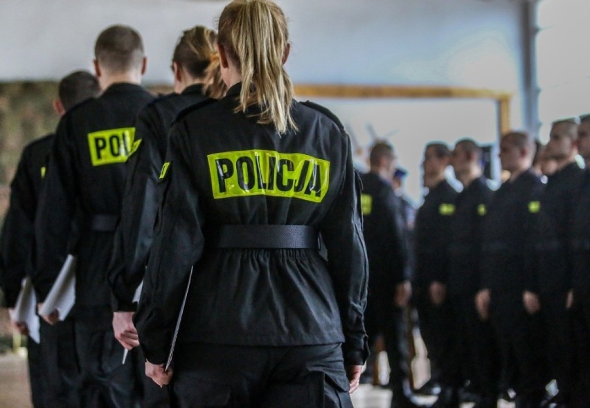 Ostrowska policja zachęca do wstąpienia w ich szeregi "Zostań jednym z nas!"