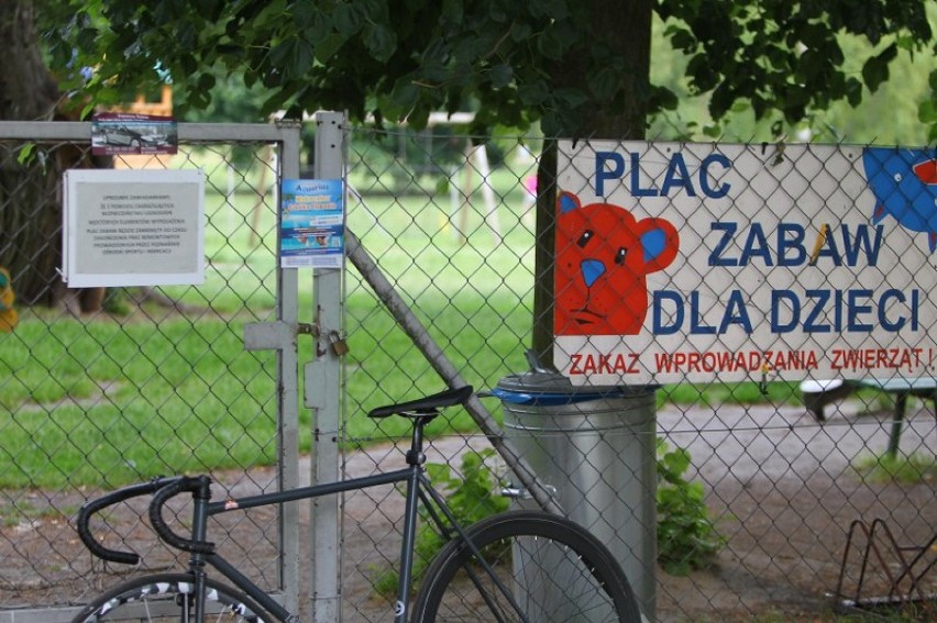 Plac zabaw przy plaży w Strzeszynku jest zamknięty