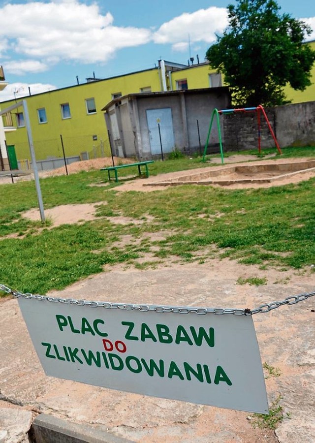 Plac zabaw przy Sienkiewicza w Chełmży niezgodny z prawem