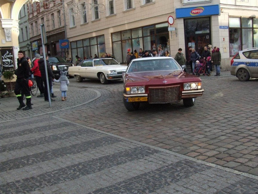 Takie pojazdy nie co dzień parkują na rynku w Chełmnie [zdjęcia]