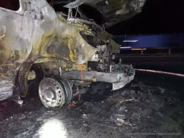Pożar mercedesa sprintera na autostradzie A1 w gminie Dobryszyce